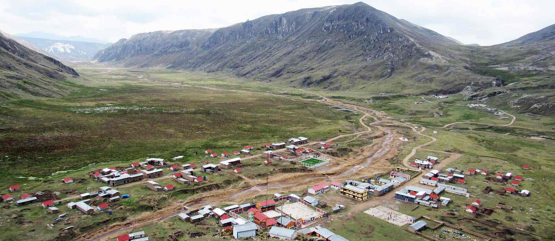 Vista panorámica del valle de Corani en Puno, Perú